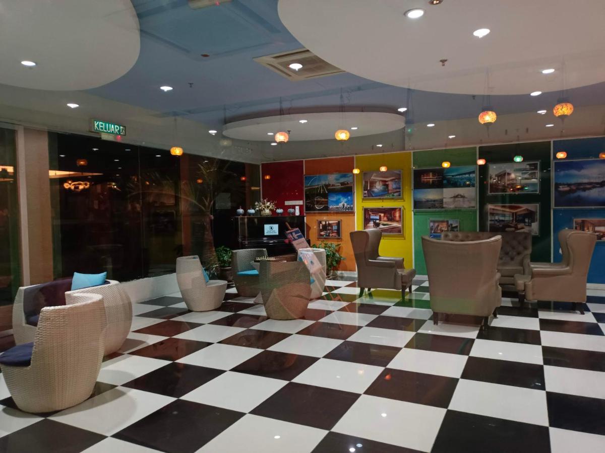 Glossy Marina Homestays Lumut Exterior photo