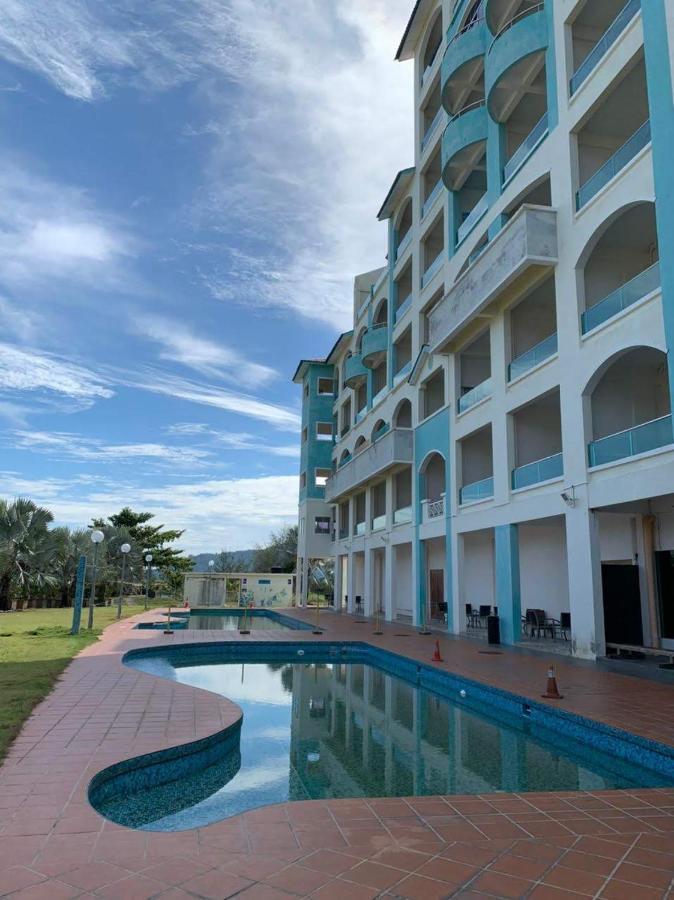 Glossy Marina Homestays Lumut Exterior photo