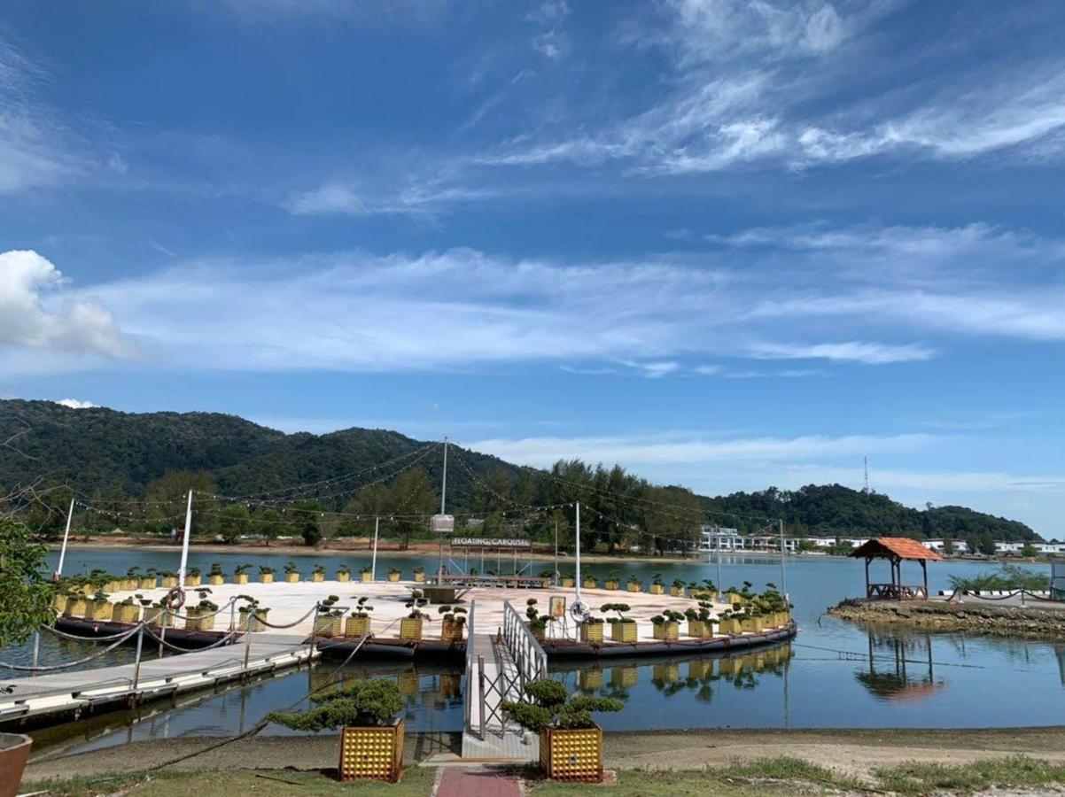 Glossy Marina Homestays Lumut Exterior photo
