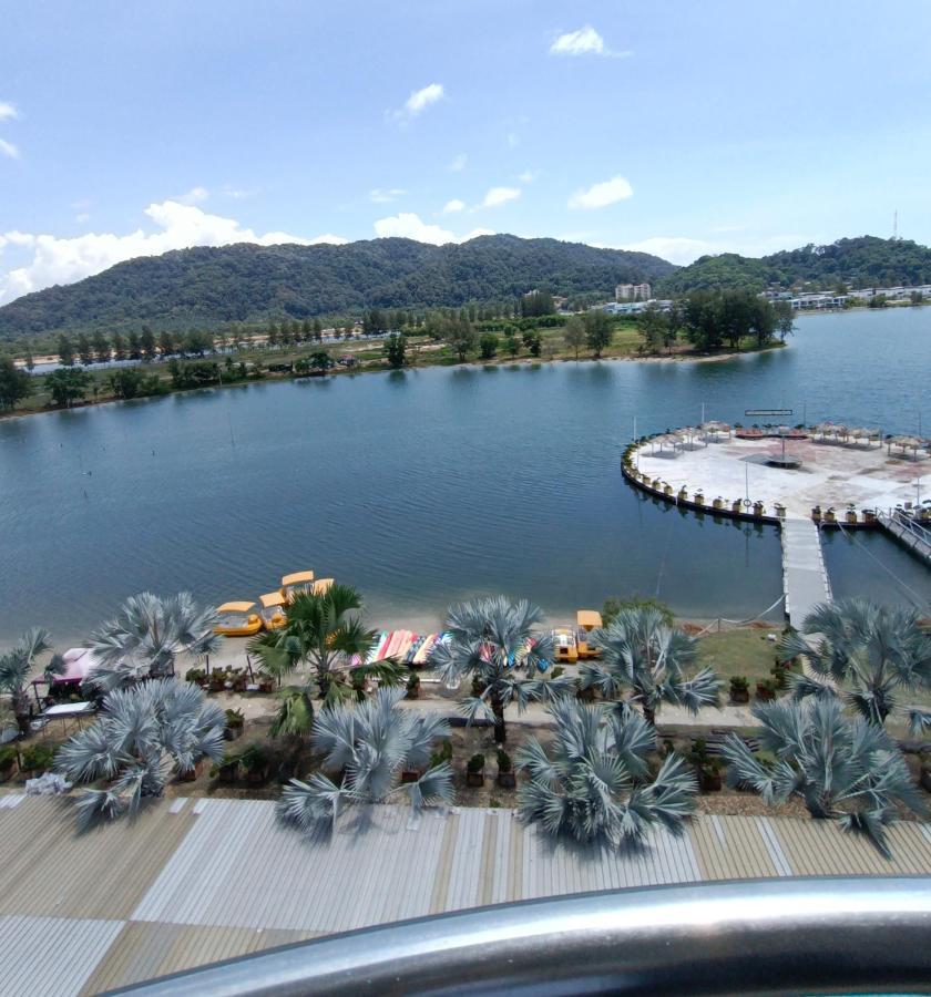 Glossy Marina Homestays Lumut Exterior photo