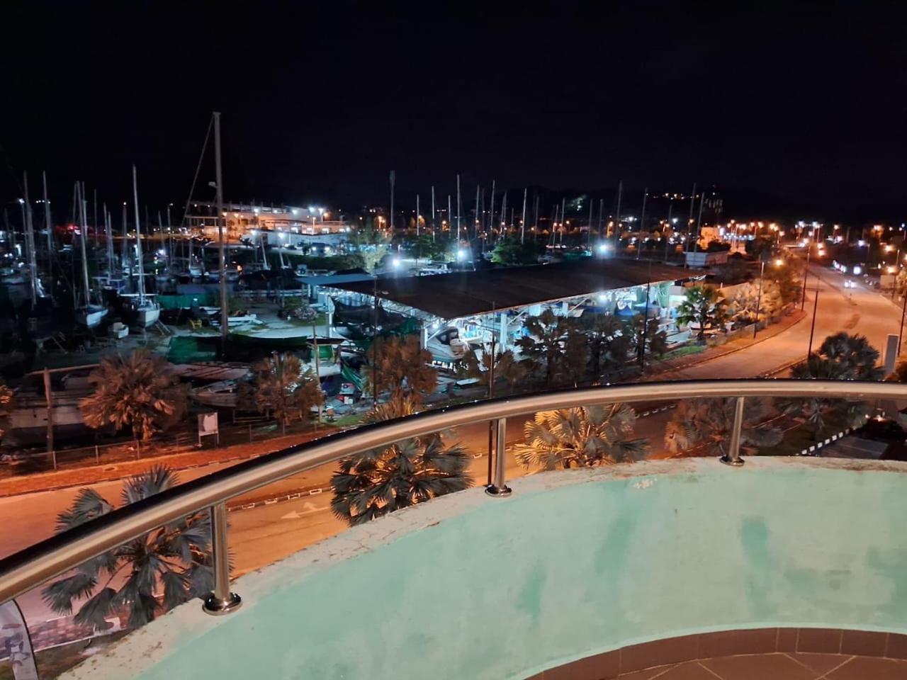 Glossy Marina Homestays Lumut Exterior photo