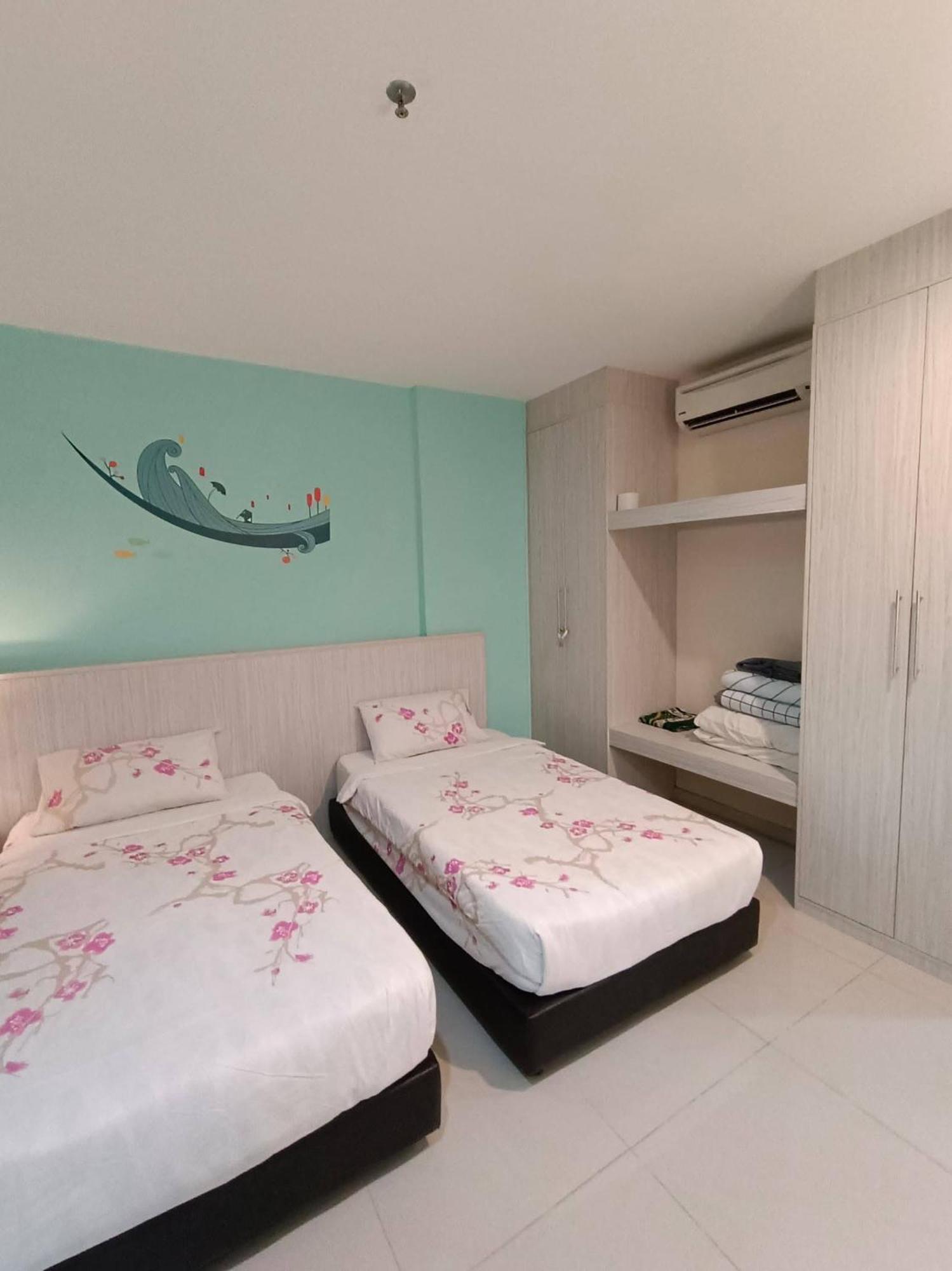 Glossy Marina Homestays Lumut Exterior photo