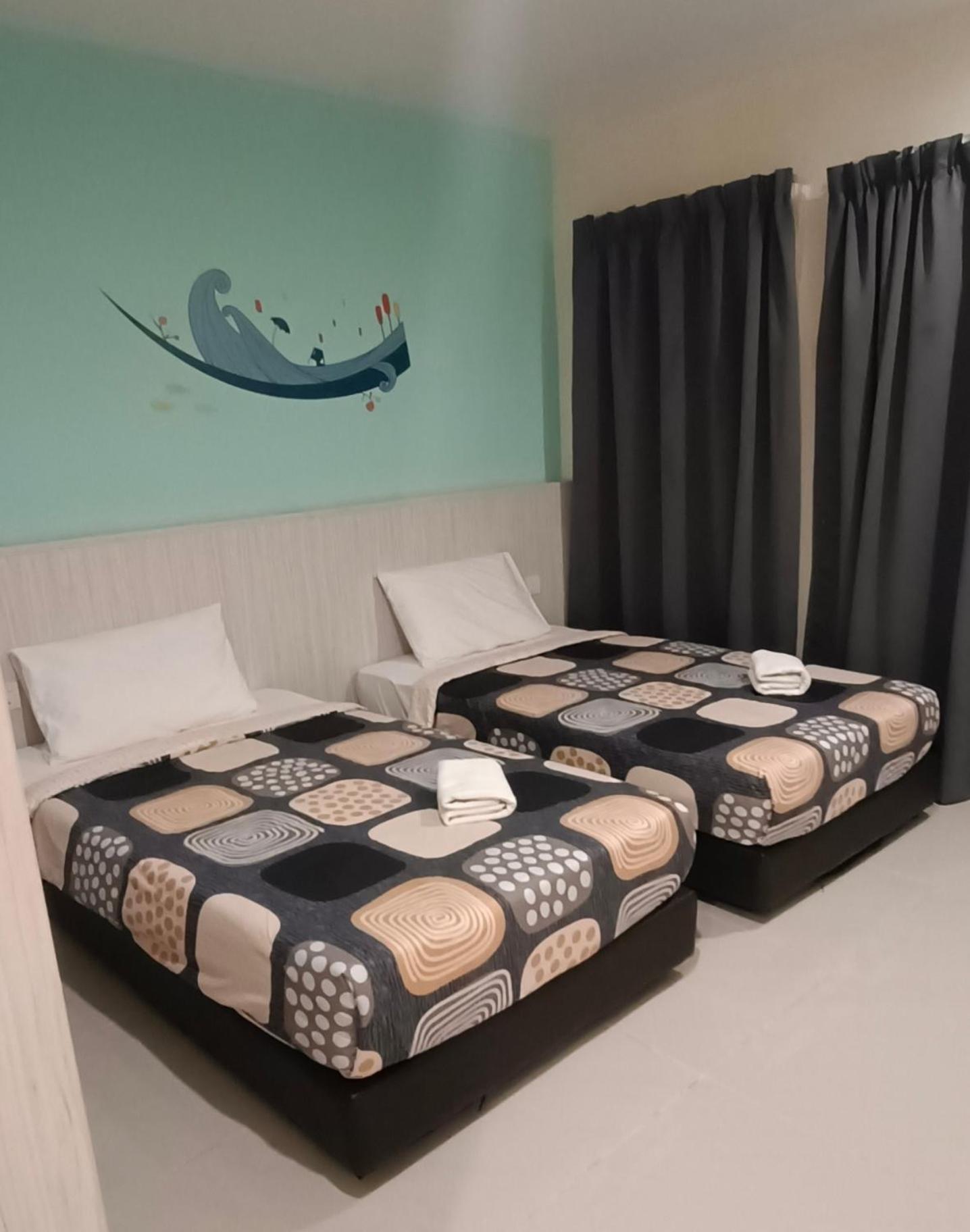 Glossy Marina Homestays Lumut Exterior photo
